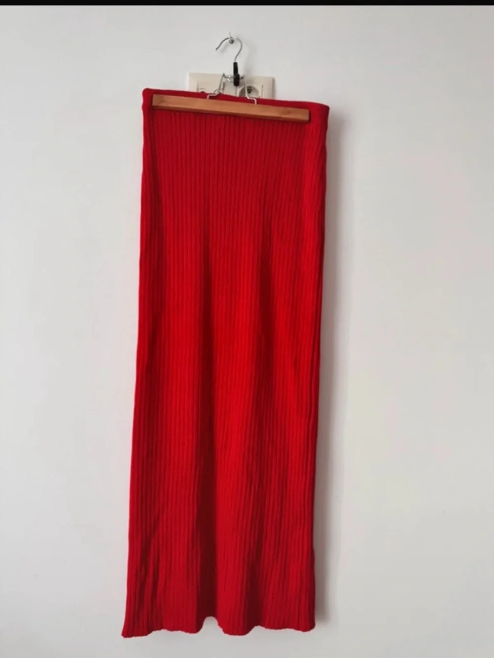 H&M Red Ribbed Midi Skirt